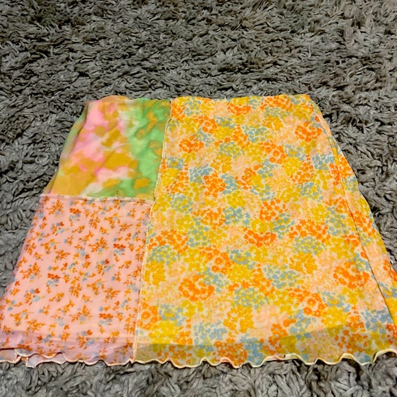 Cute mini skirt - Picture 1 of 3